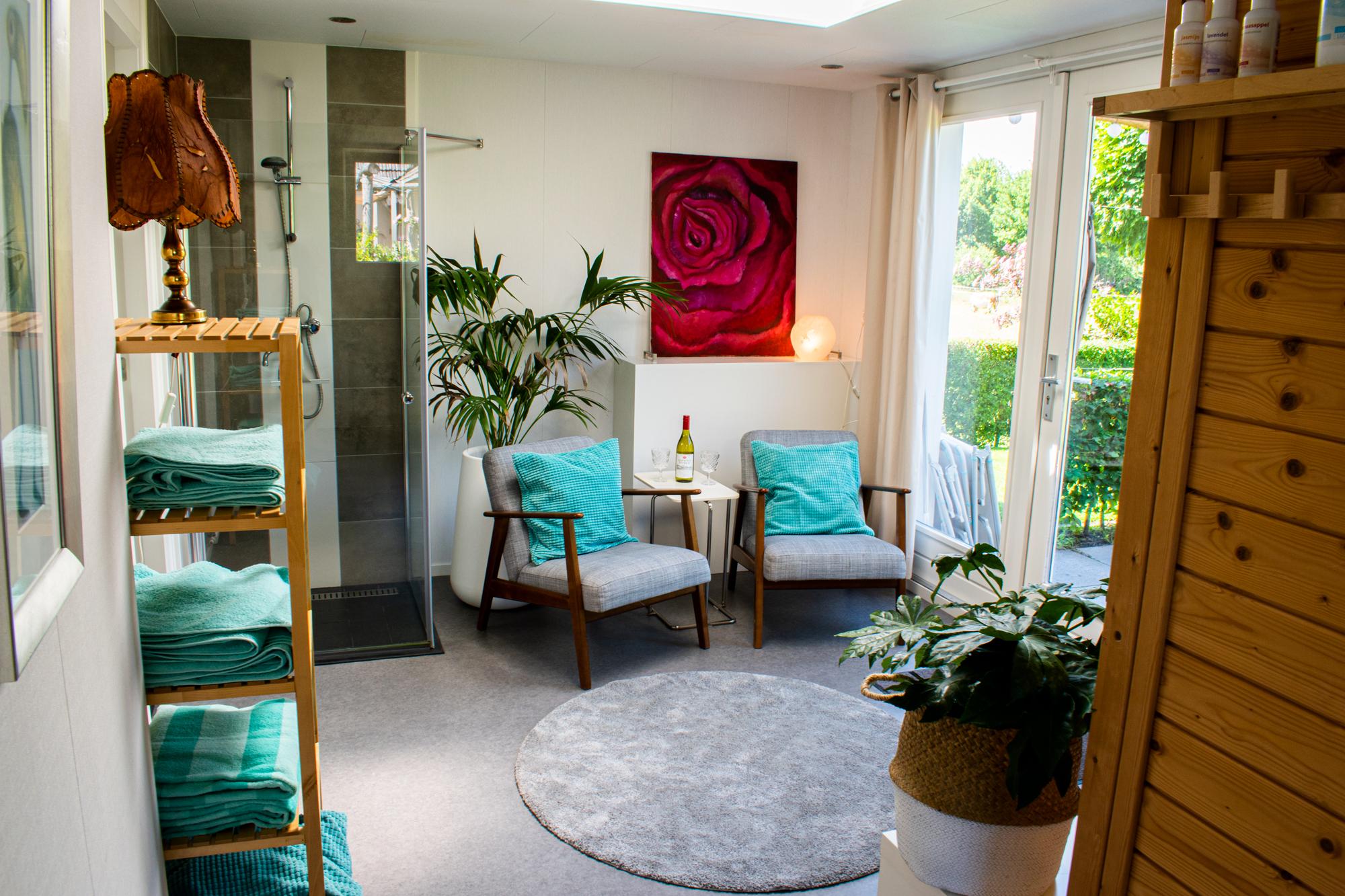 Kruisbergsetuin Bed en Breakfast: Het zitje bij de sauna