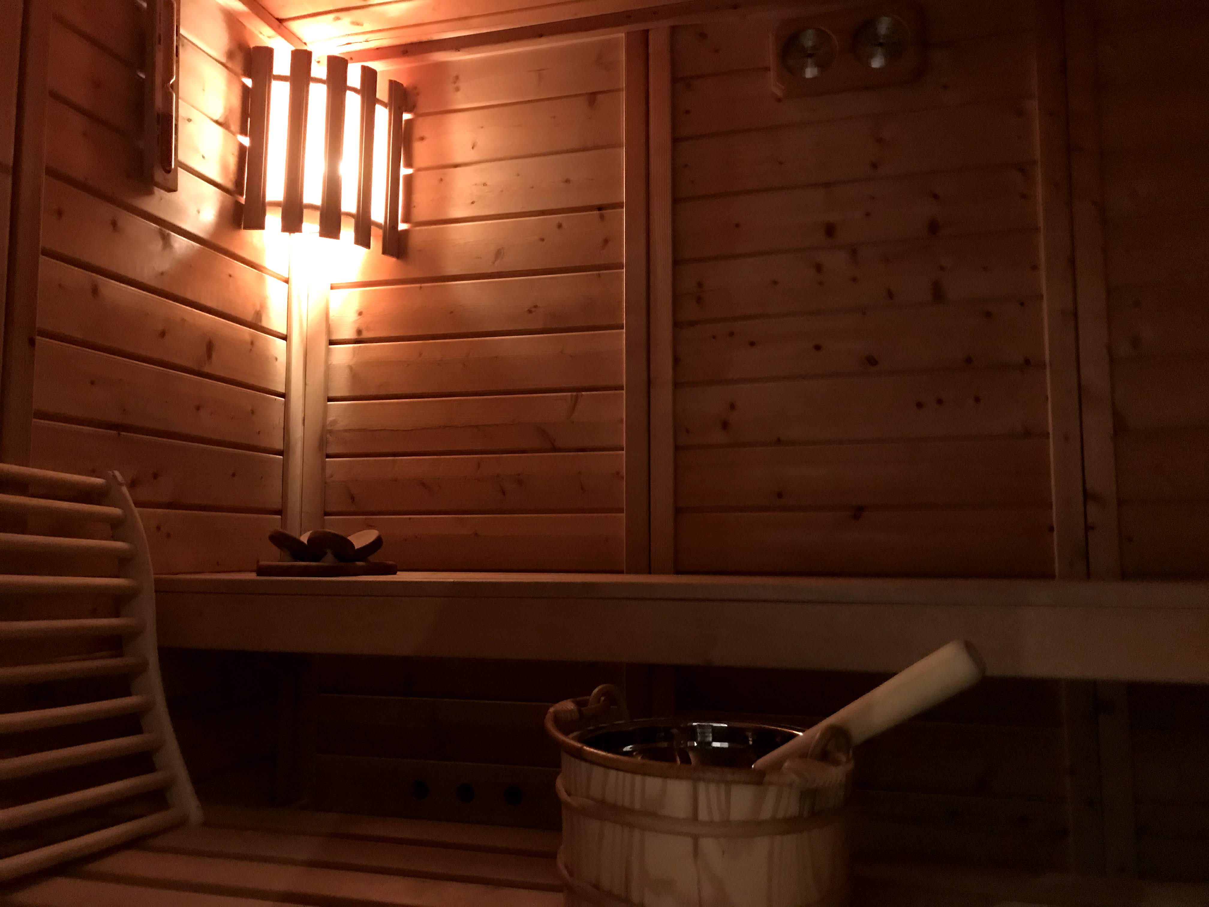 het interieur van de sauna