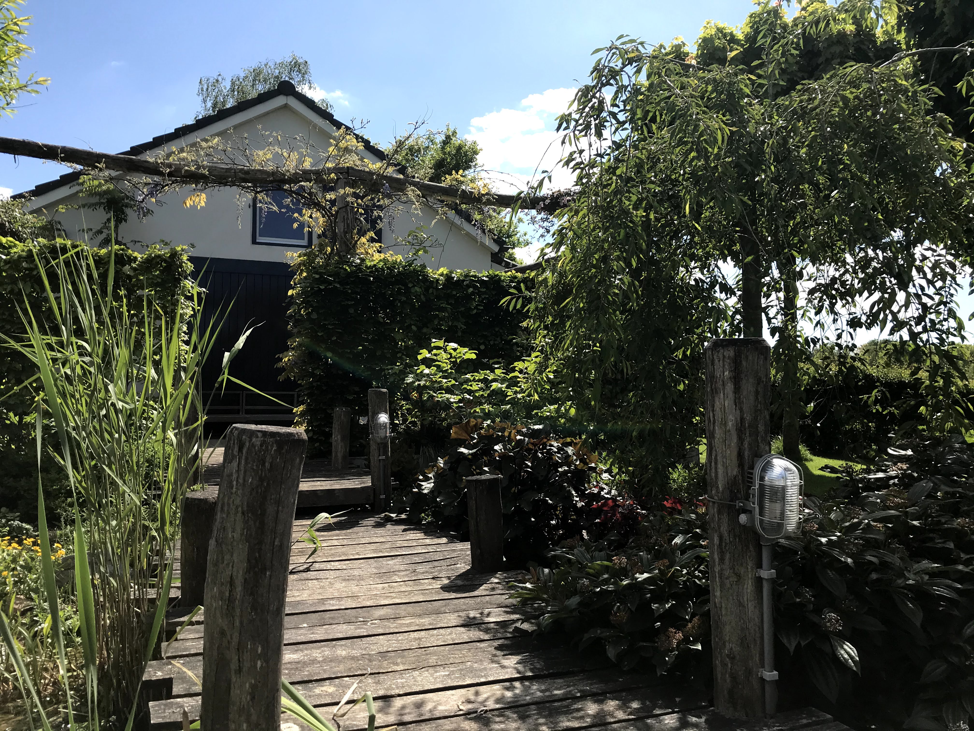 Kruisbergsetuin Bed en Breakfast: buitenaanzicht vanuit de tuin